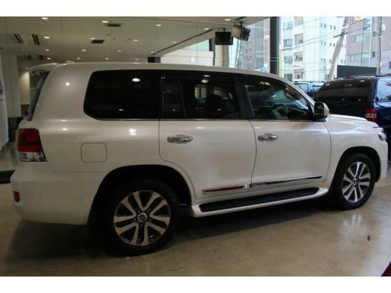 LAND CRUISER