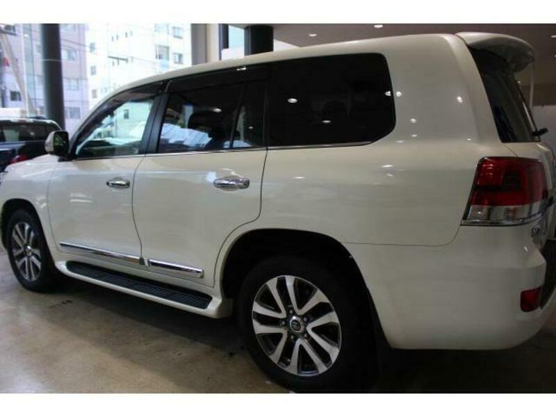 LAND CRUISER