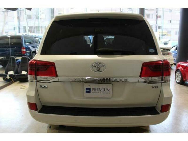LAND CRUISER