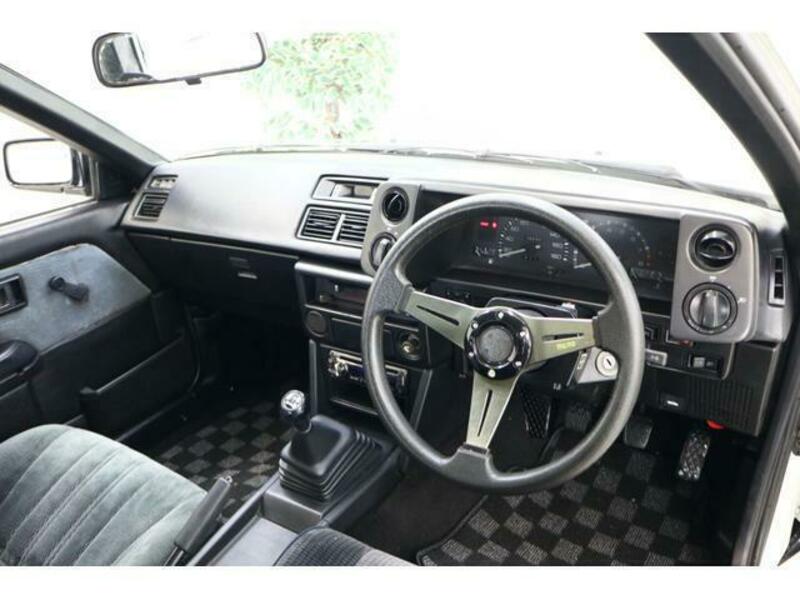 COROLLA LEVIN