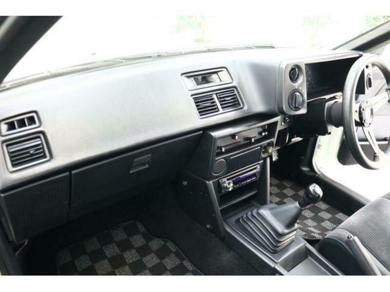 COROLLA LEVIN