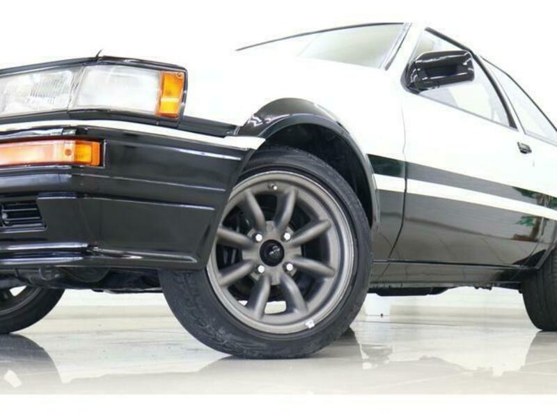 COROLLA LEVIN
