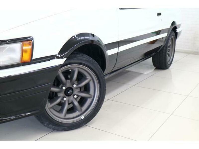 COROLLA LEVIN