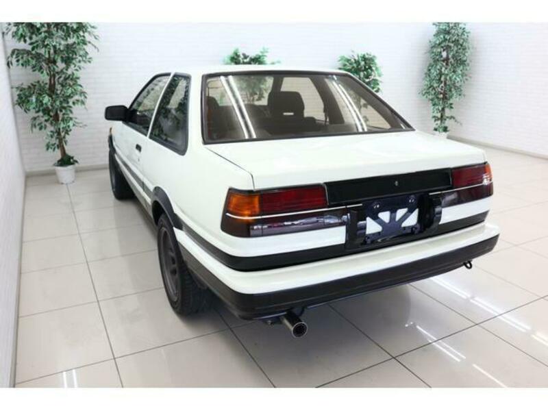 COROLLA LEVIN