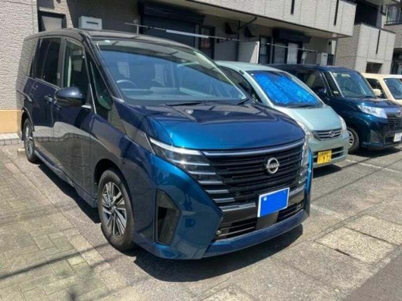 NISSAN SERENA
