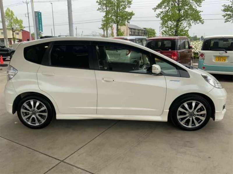 FIT HYBRID