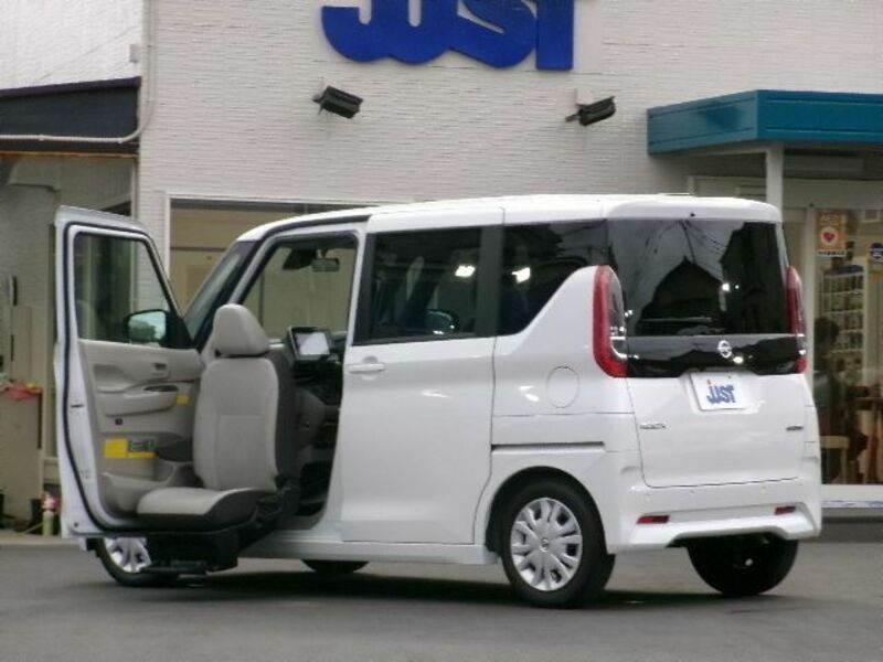 NISSAN ROOX