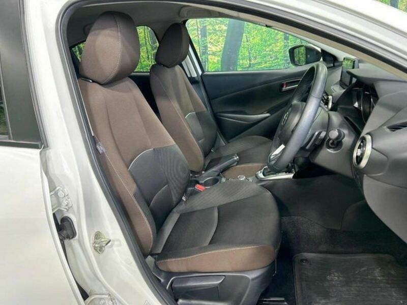 MAZDA2