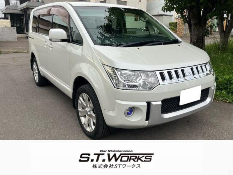 MITSUBISHI DELICA D5