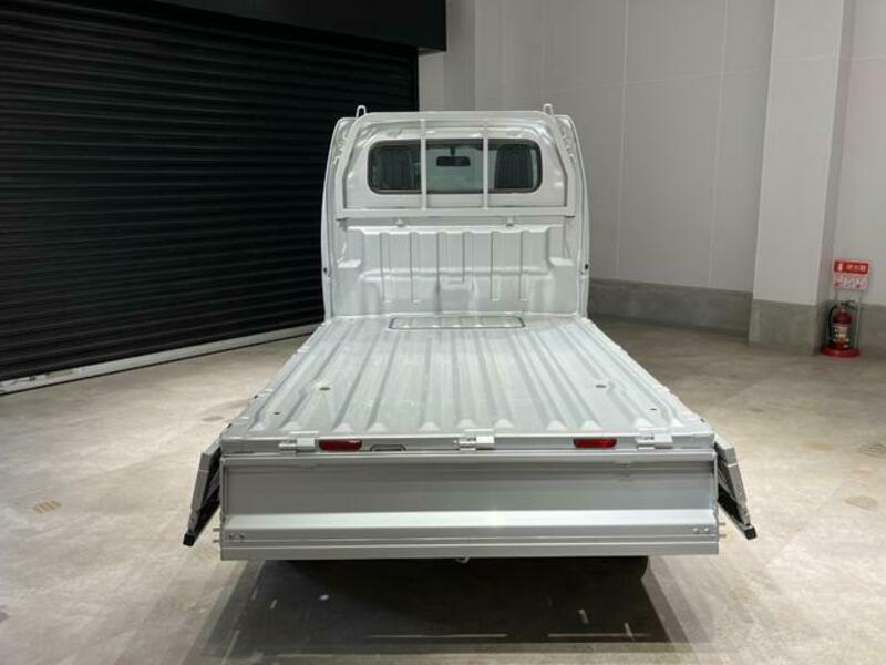 CLIPPER TRUCK