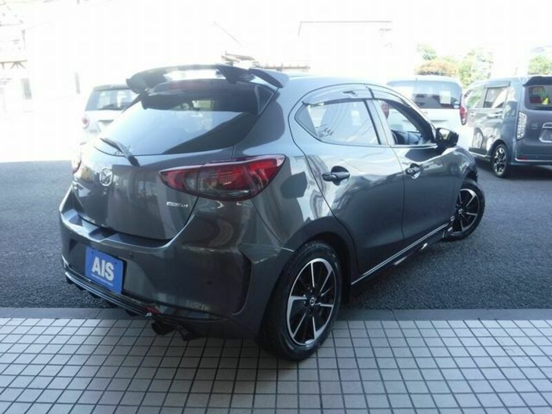 MAZDA2