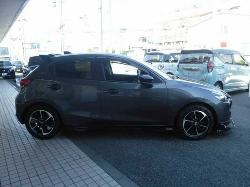 MAZDA2