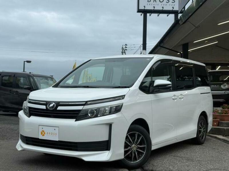 TOYOTA VOXY