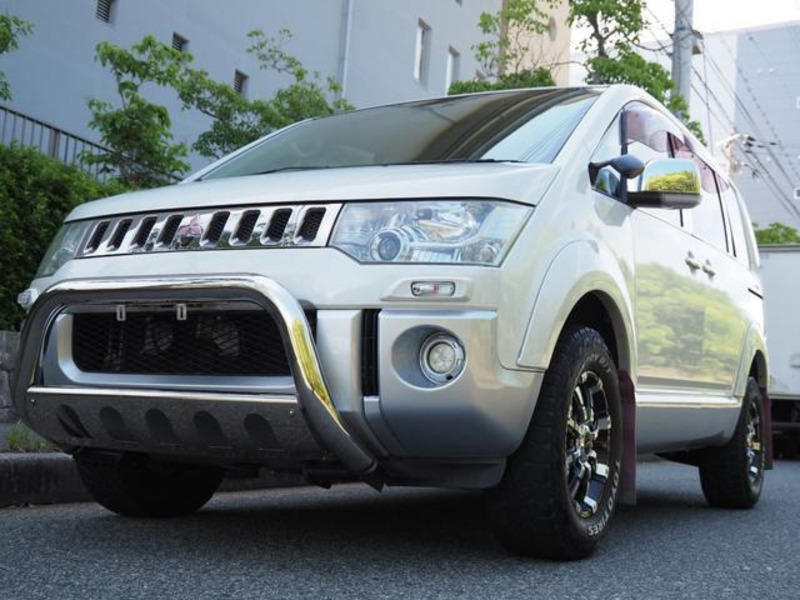 MITSUBISHI DELICA D5