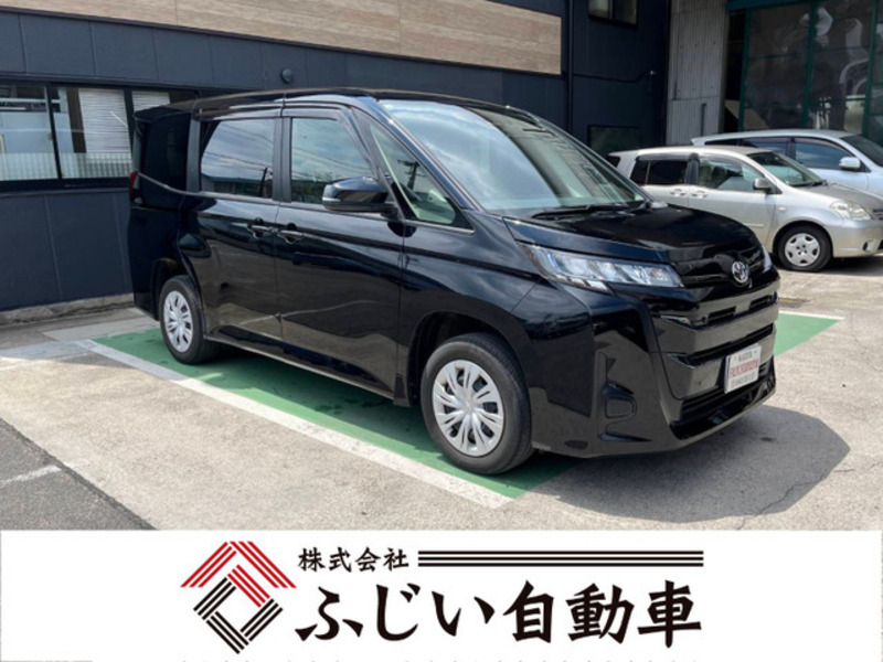 TOYOTA NOAH