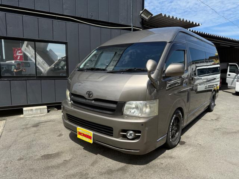 TOYOTA HIACE