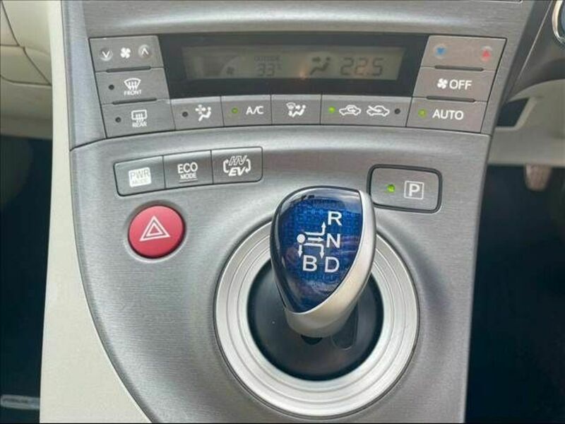 PRIUS PHV