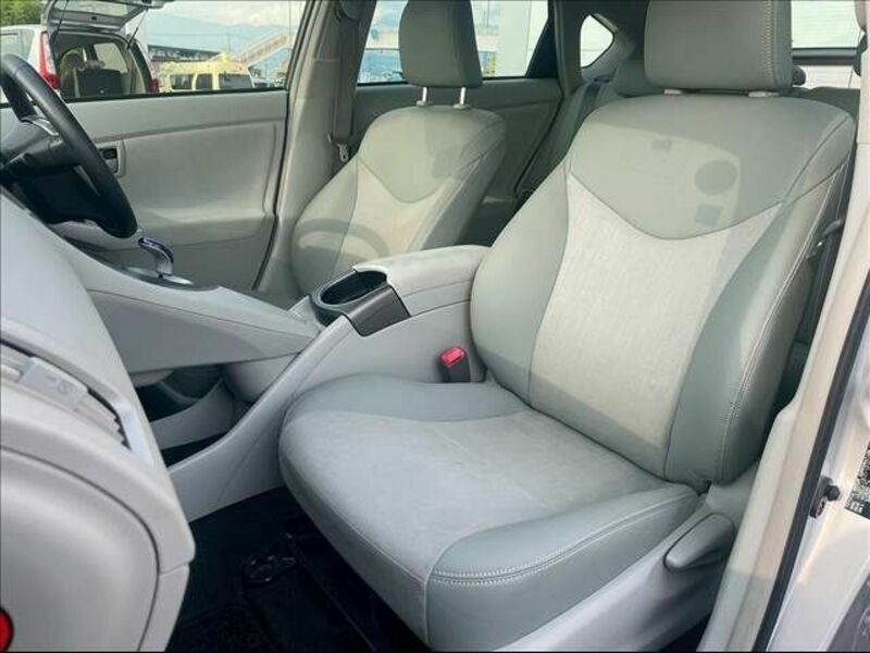 PRIUS PHV
