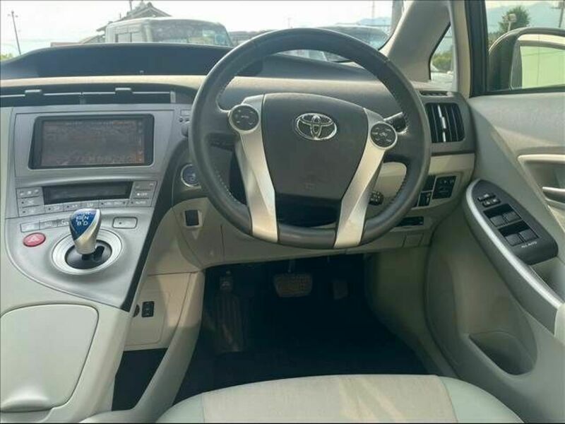 PRIUS PHV