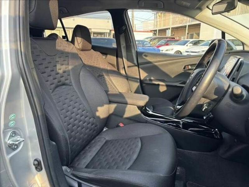 PRIUS PHV