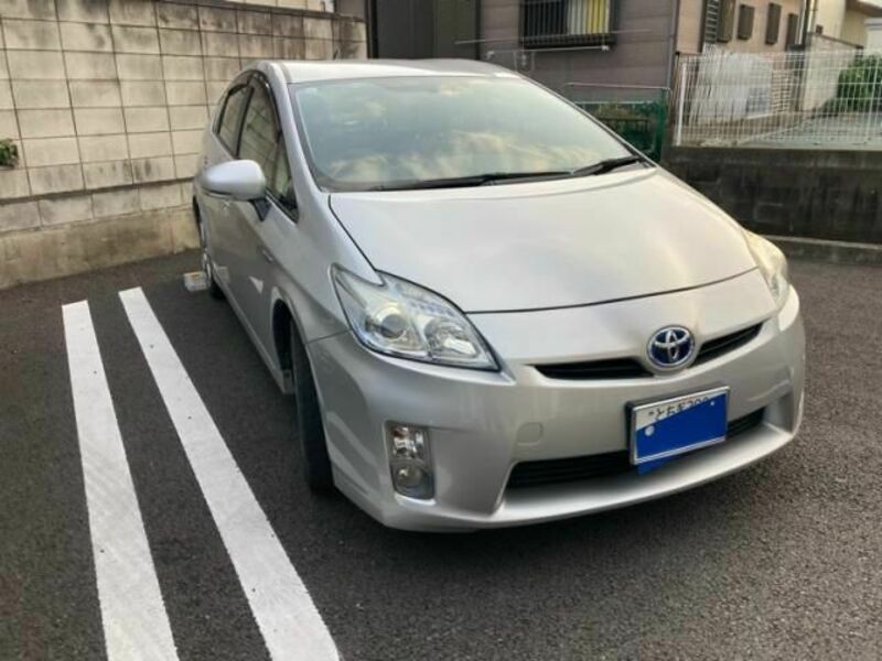 TOYOTA PRIUS