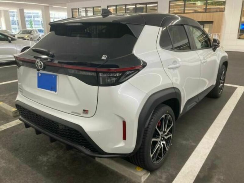 YARIS CROSS