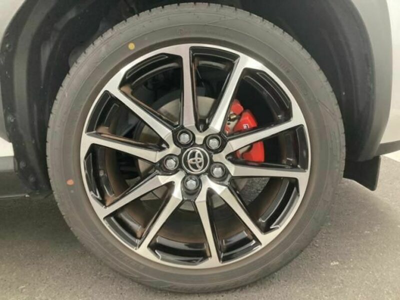 YARIS CROSS