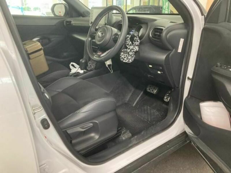 YARIS CROSS