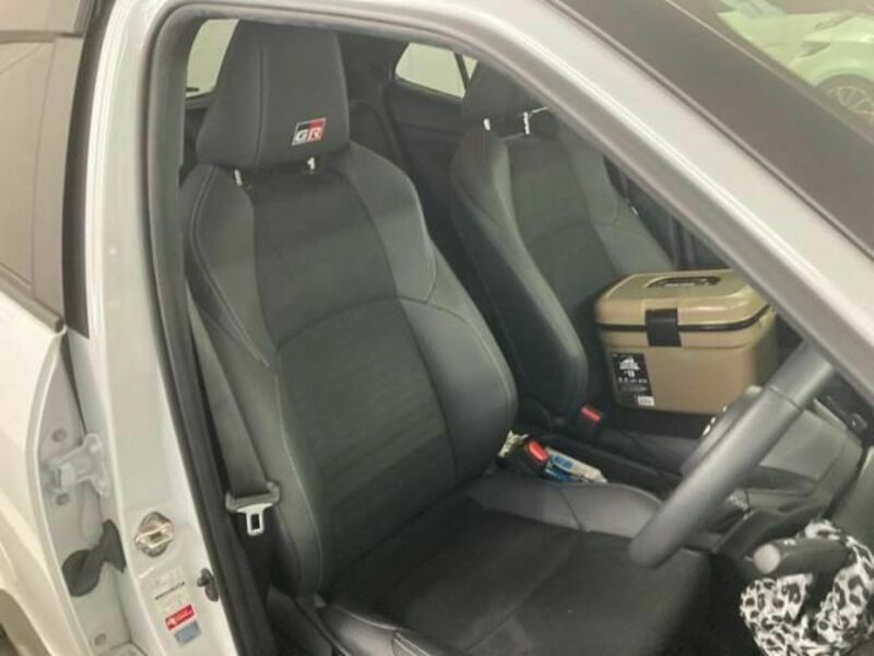 YARIS CROSS