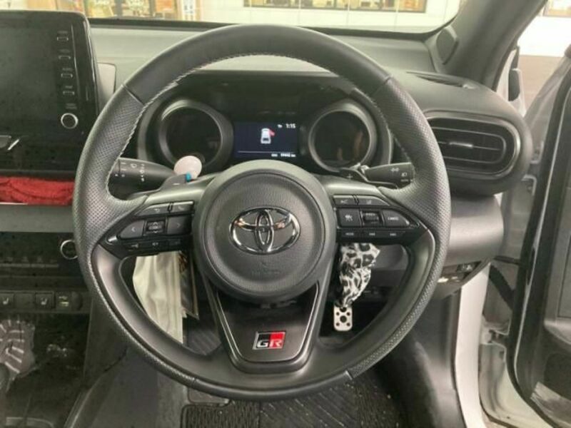 YARIS CROSS