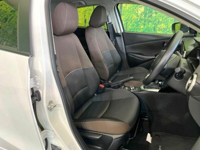 MAZDA2