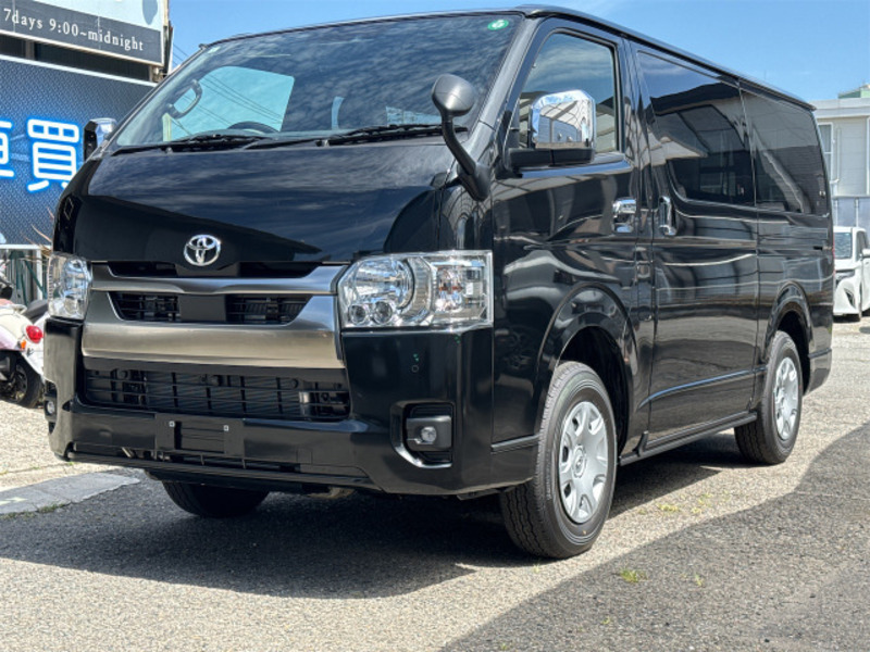 TOYOTA HIACE VAN