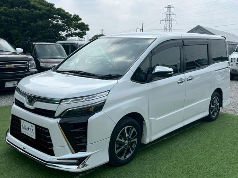 TOYOTA VOXY
