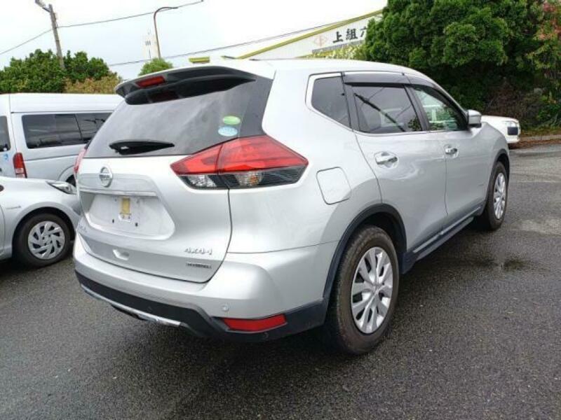 X-TRAIL