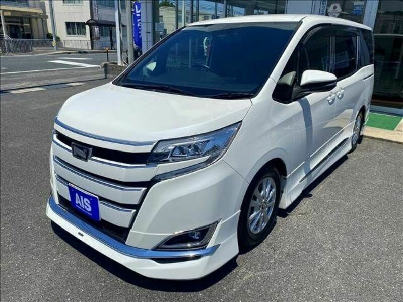 TOYOTA NOAH