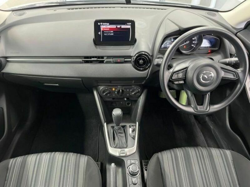 MAZDA2