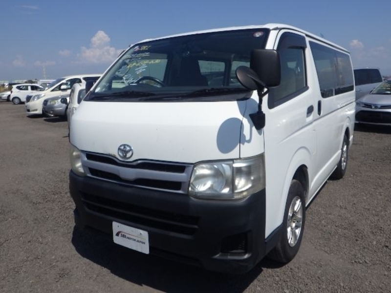 TOYOTA HIACE VAN