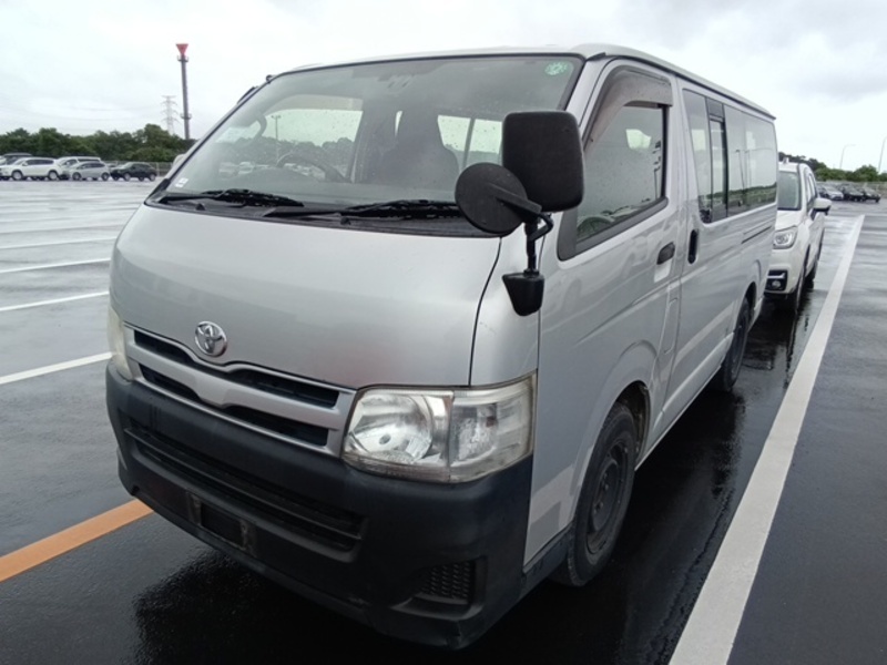 TOYOTA HIACE