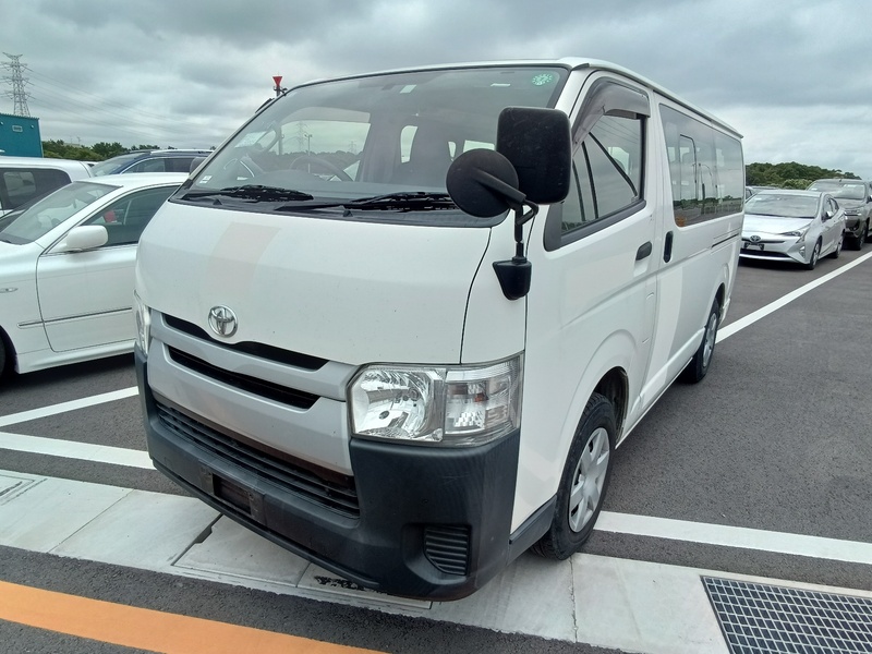 TOYOTA HIACE VAN