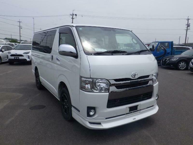 TOYOTA HIACE