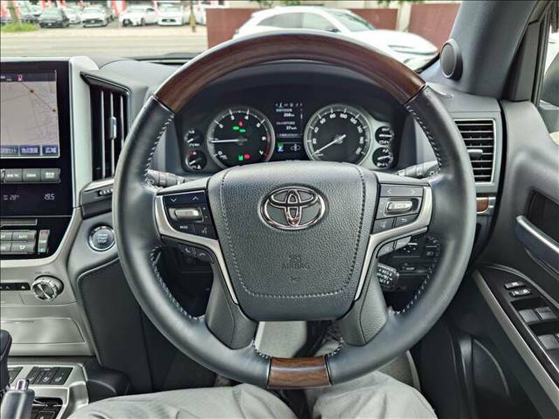 LAND CRUISER