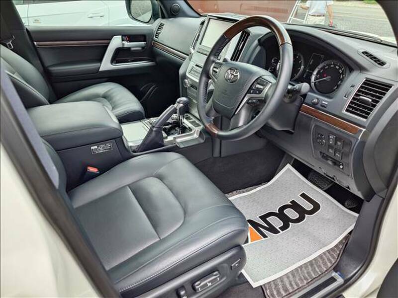 LAND CRUISER