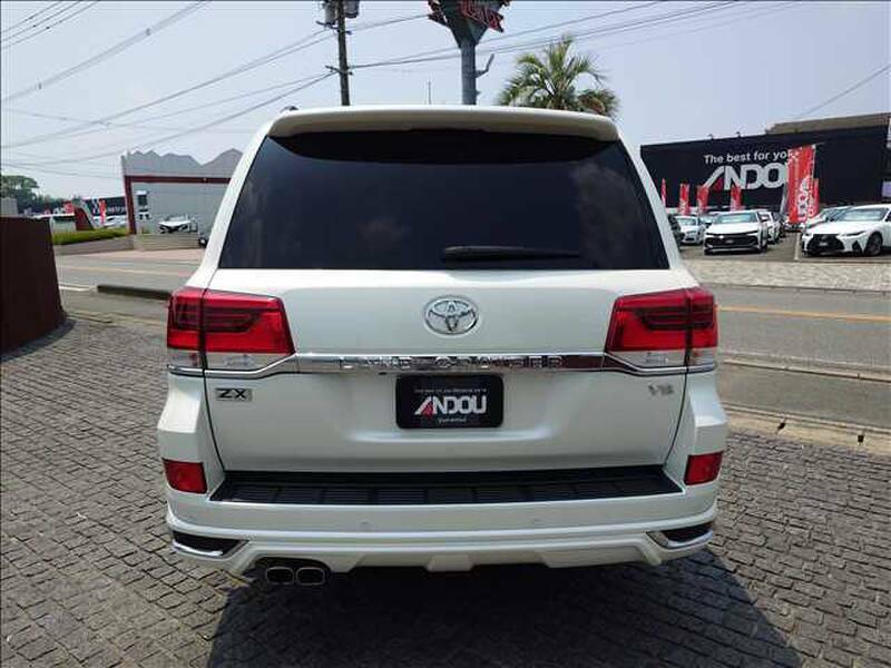 LAND CRUISER