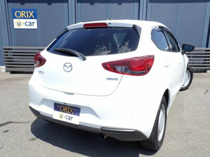 MAZDA2
