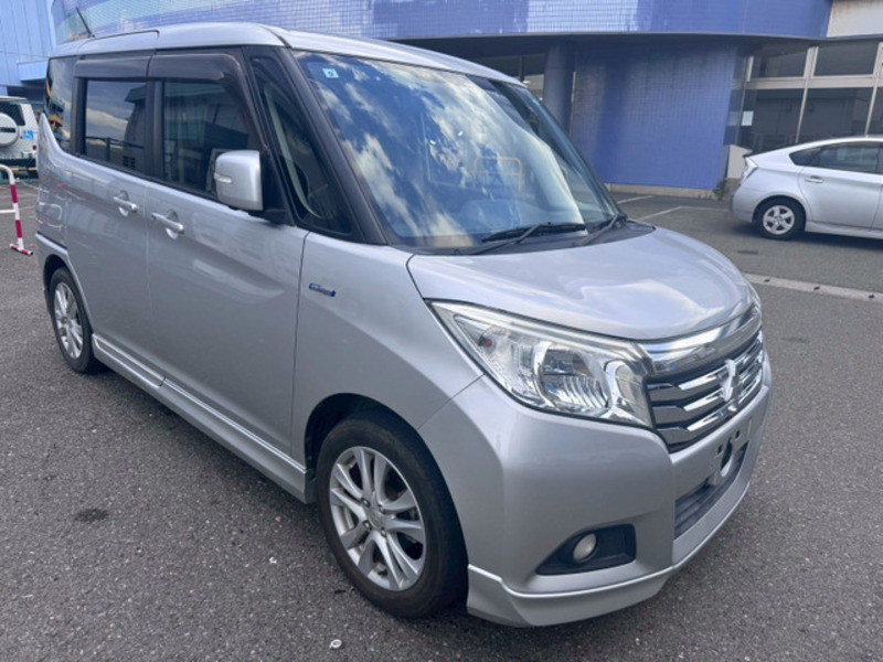 MITSUBISHI DELICA D2