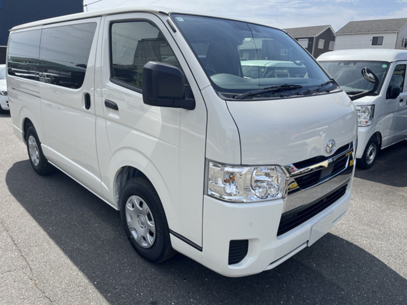 TOYOTA HIACE VAN