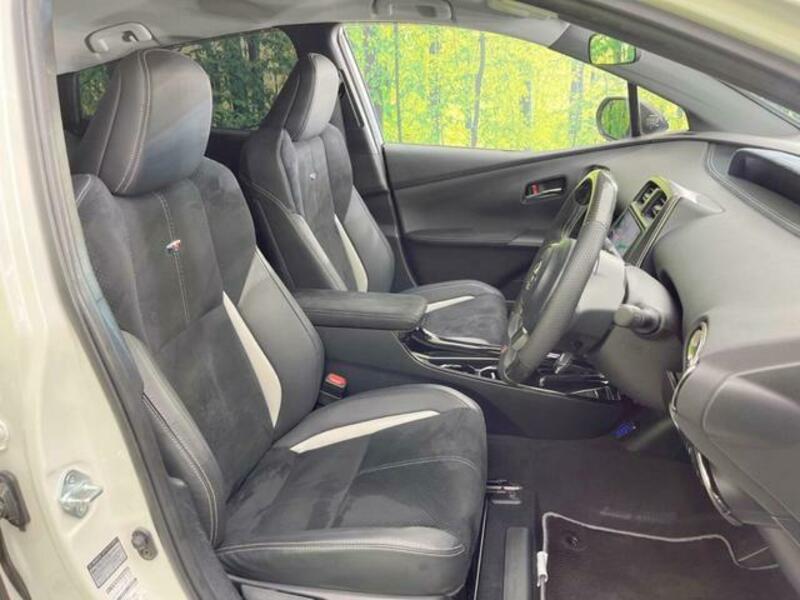 PRIUS PHV