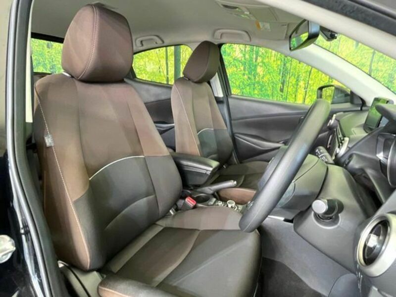 MAZDA2