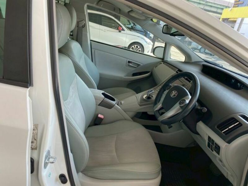 PRIUS PHV