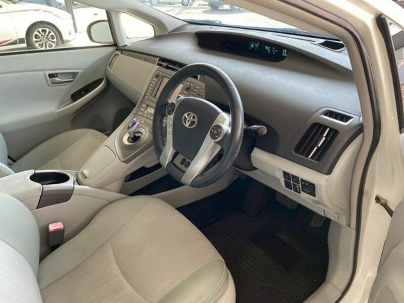 PRIUS PHV